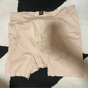 NWT Torrid Women's Beige Bike No-Rub Shorts